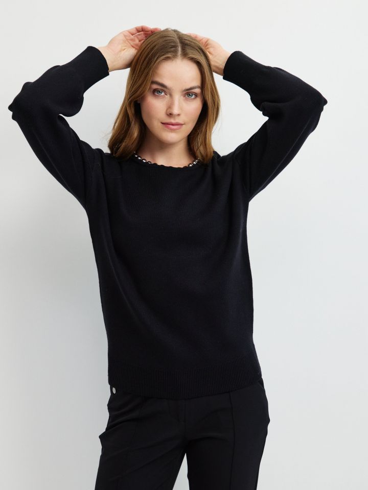 סריג פתח דמוי פנינים בצבע שחור