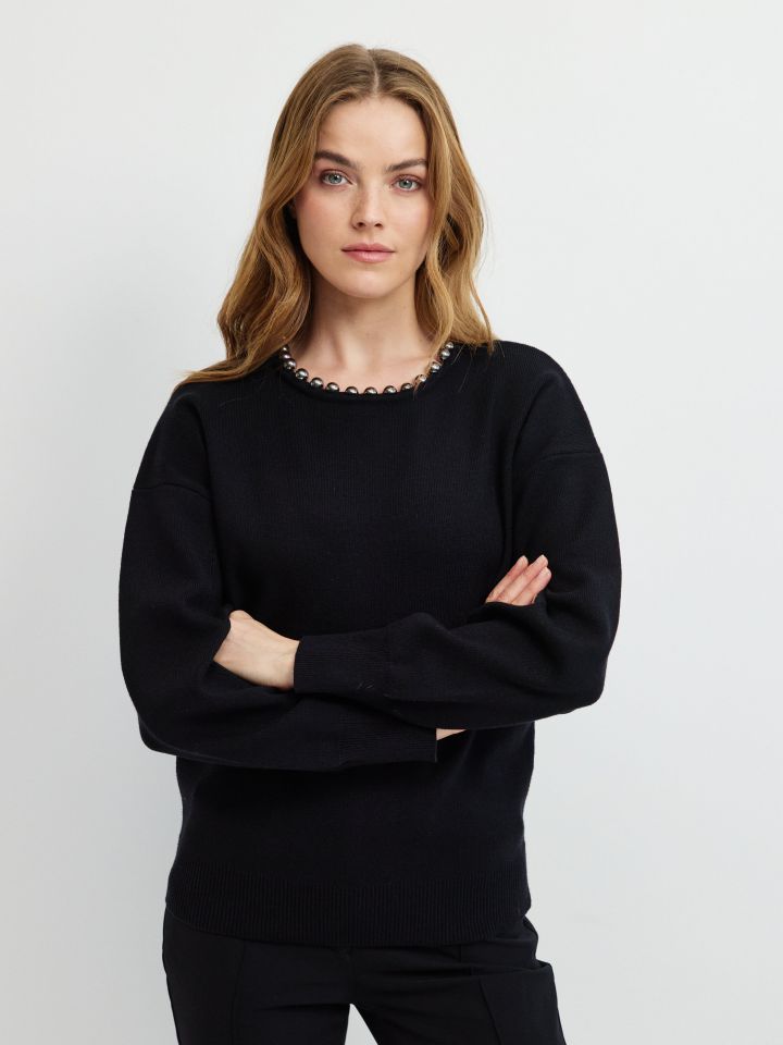 סריג פתח דמוי פנינים בצבע שחור