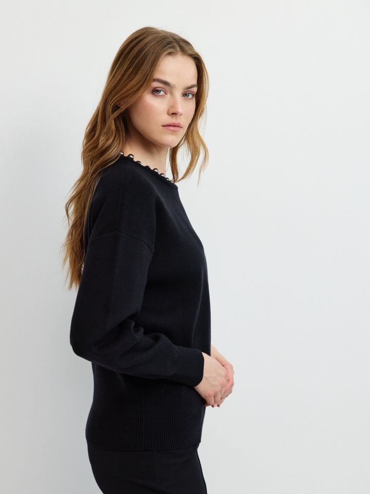 סריג פתח דמוי פנינים בצבע שחור