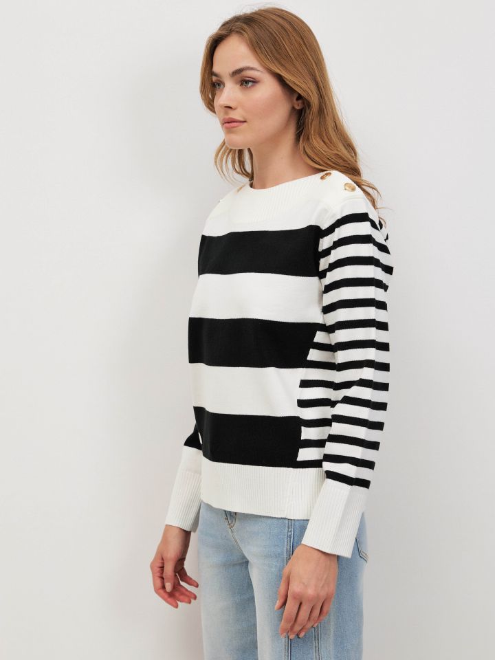 סריג פסים כפתורים בכתפיים בצבע אופוויט