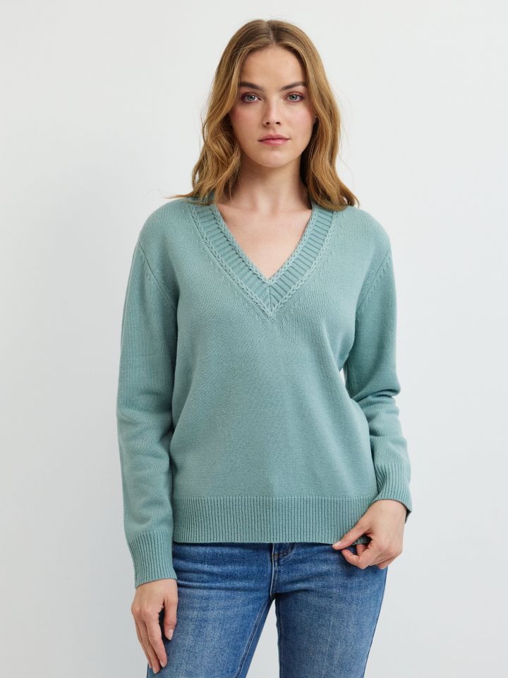 סריג V פתח צמה PROMO בצבע ירוק בהיר