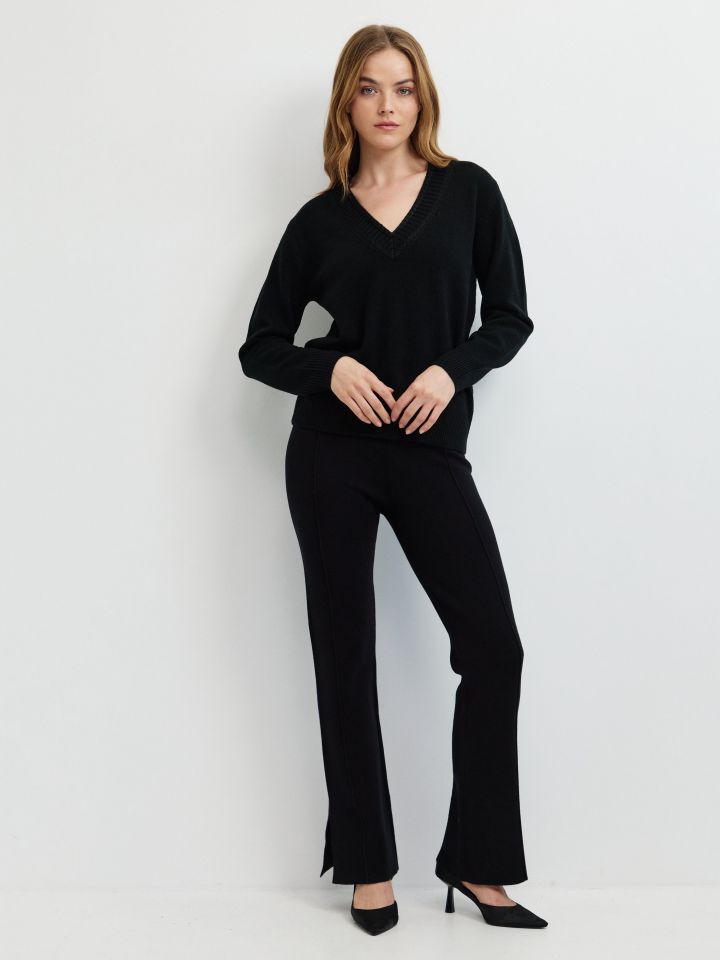 סריג V פתח צמה PROMO בצבע שחור