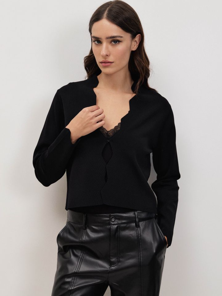 סריג עליונית פתח גלים בצבע שחור