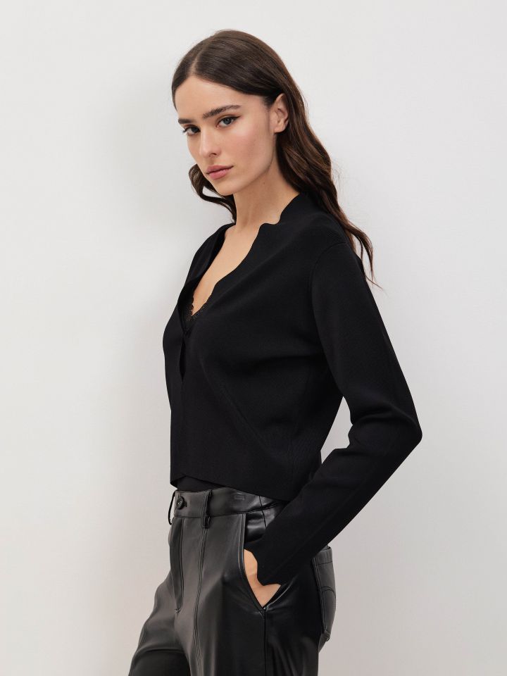 סריג עליונית פתח גלים בצבע שחור