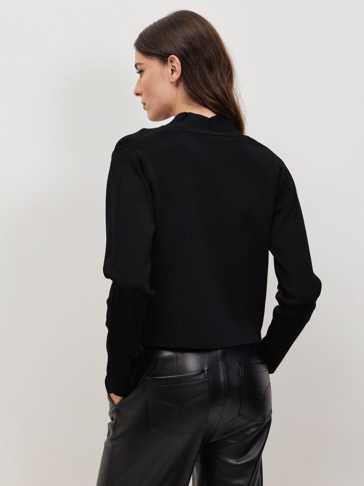 סריג עליונית פתח גלים בצבע שחור