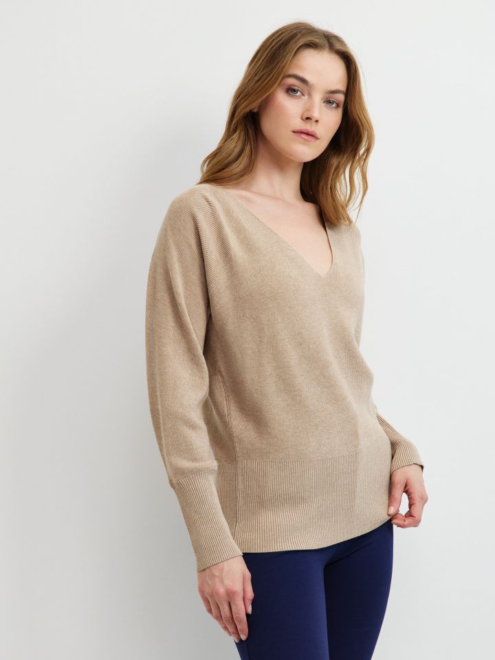 סריג V מנגטים רחבים PROMO בצבע בייז מלנג’