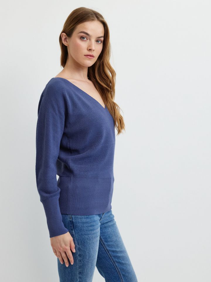 סריג V מנגטים רחבים PROMO בצבע כחול מעושן