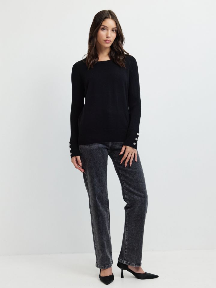 סריג כפתורי דמוי יהלומים בשרוול בצבע שחור