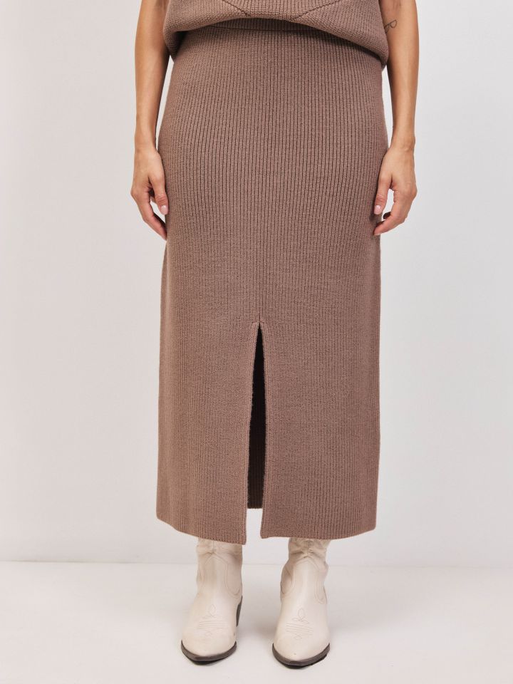 חצאית סריג שליץ בצבע מוקה