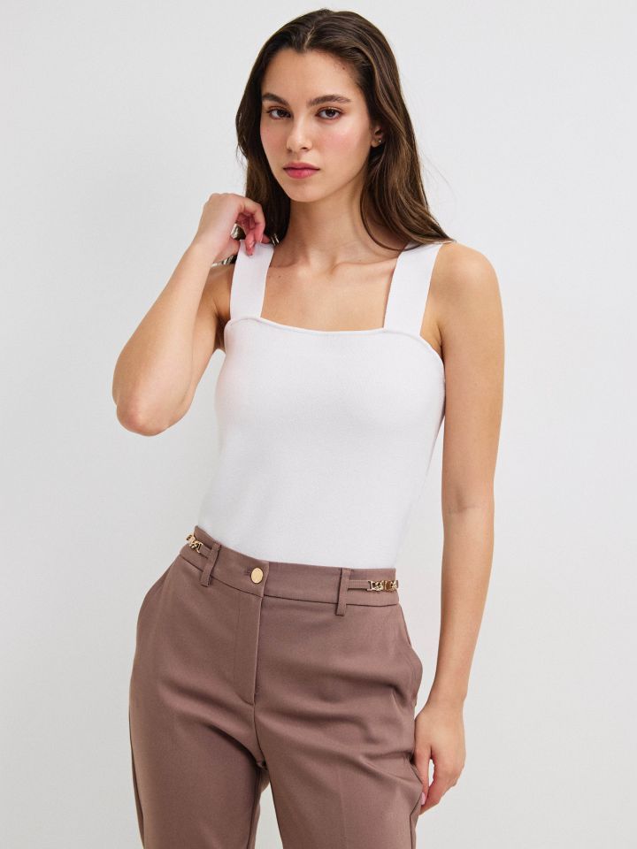 גופיה סריג NATALY בצבע לבן