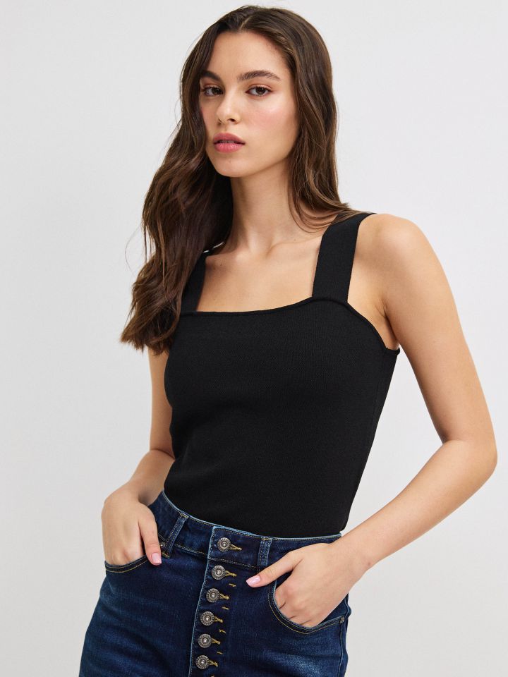 גופיה סריג NATALY בצבע שחור