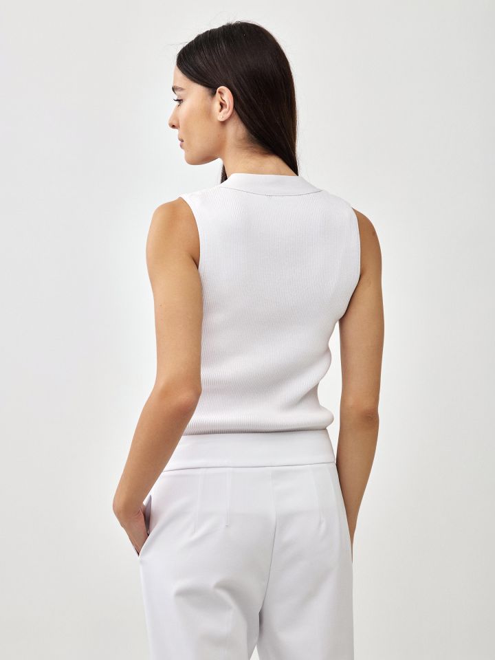 גופיה סריג פתח  V בצבע לבן