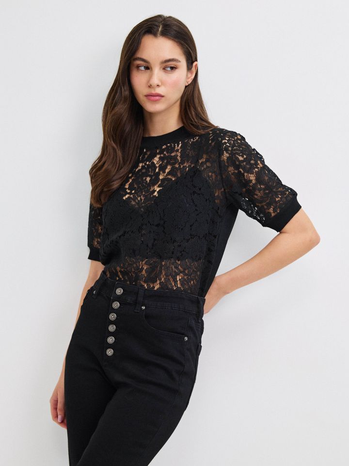 סריג פרונט קרושה בצבע שחור