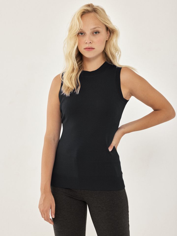 סריג חצי גולף ללא שרוול PROMO בצבע שחור