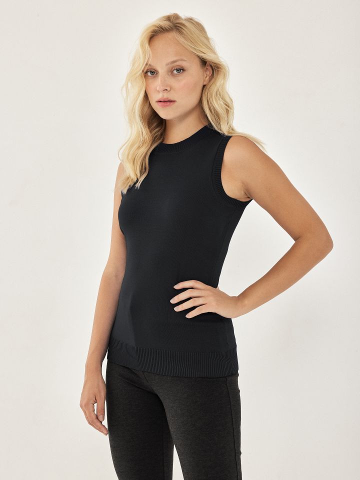 סריג חצי גולף ללא שרוול PROMO בצבע שחור