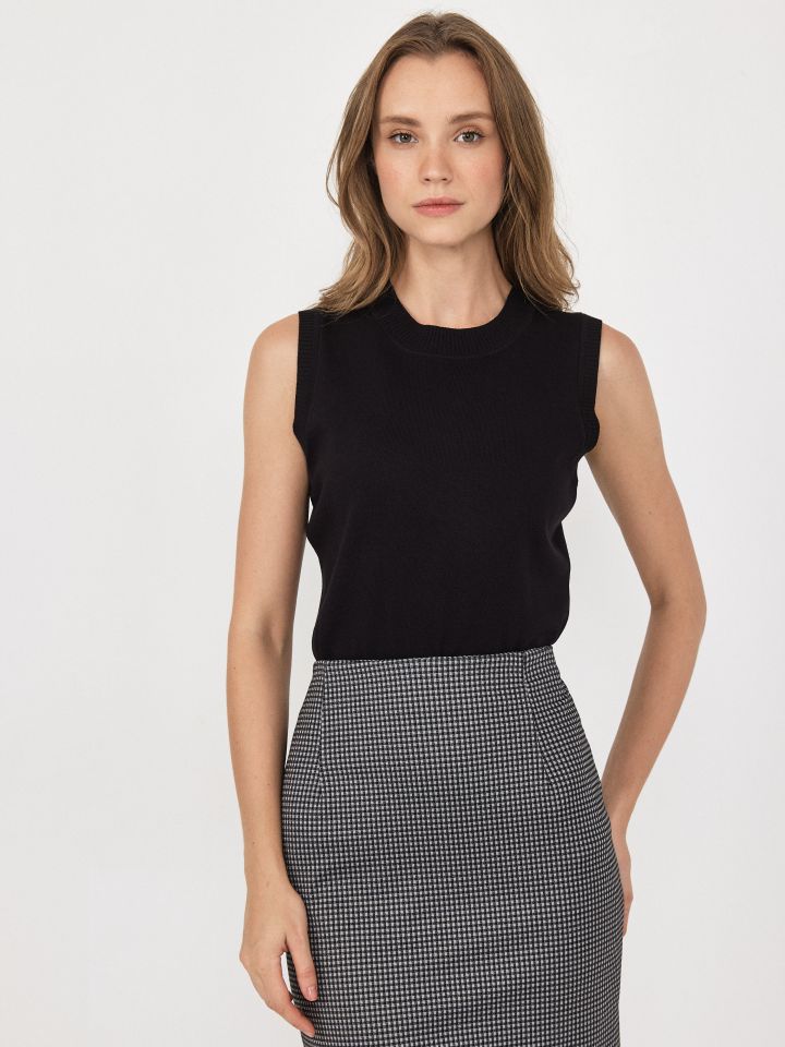 סריג חצי גולף ללא שרוול PROMO בצבע שחור