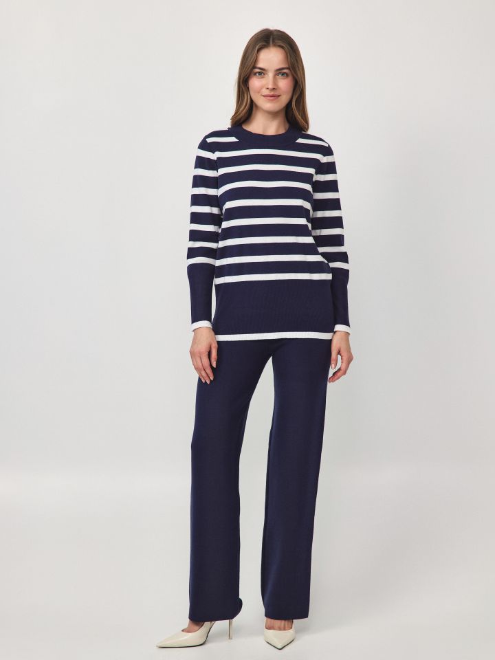 חליפת סריג פסים בצבע נייבי