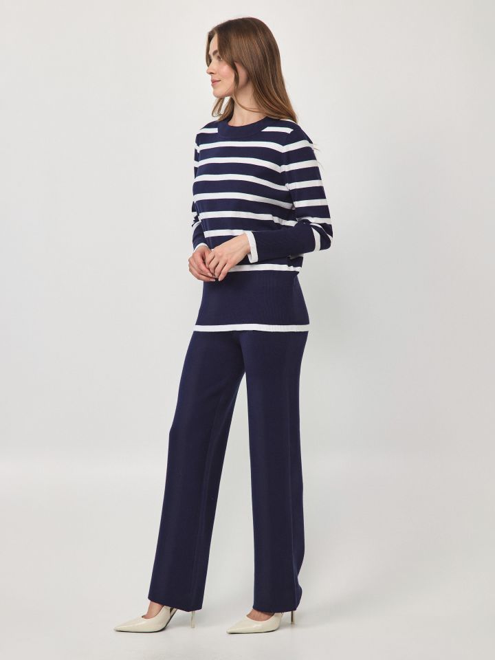 חליפת סריג פסים בצבע נייבי