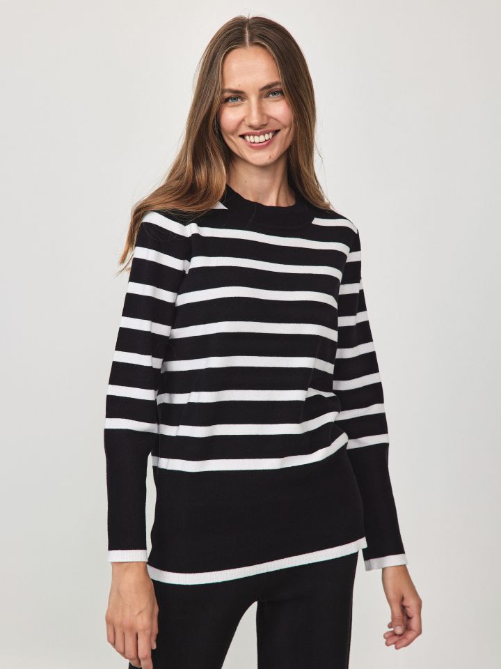 חליפת סריג פסים בצבע שחור