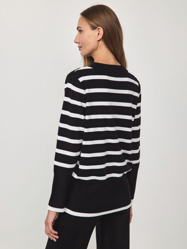 חליפת סריג פסים בצבע שחור