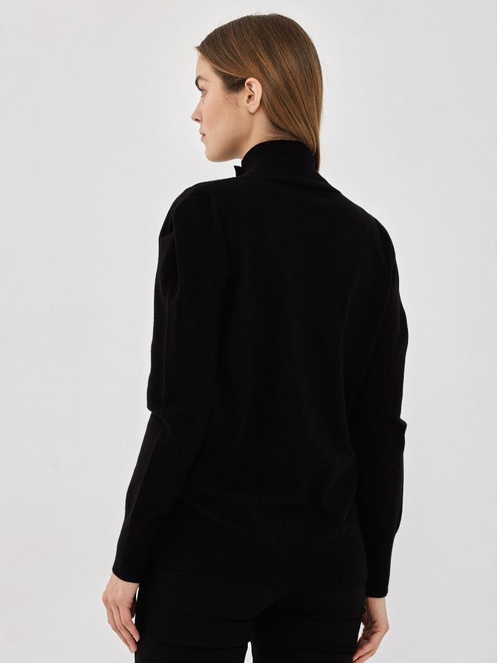 סריג חצי גולף כפתורים בצבע שחור