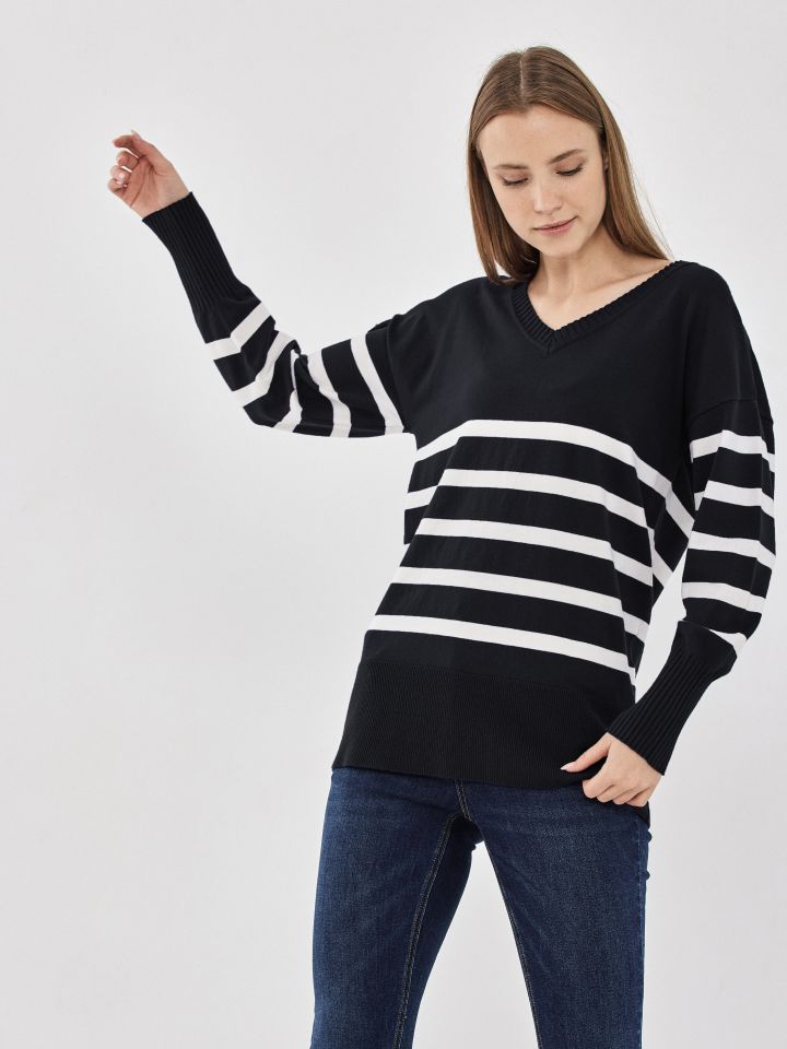 טוניקה V סריג פסים בצבע שחור