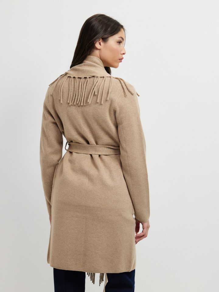 עליונית סריג פרנזים בצבע בייז מלנג’