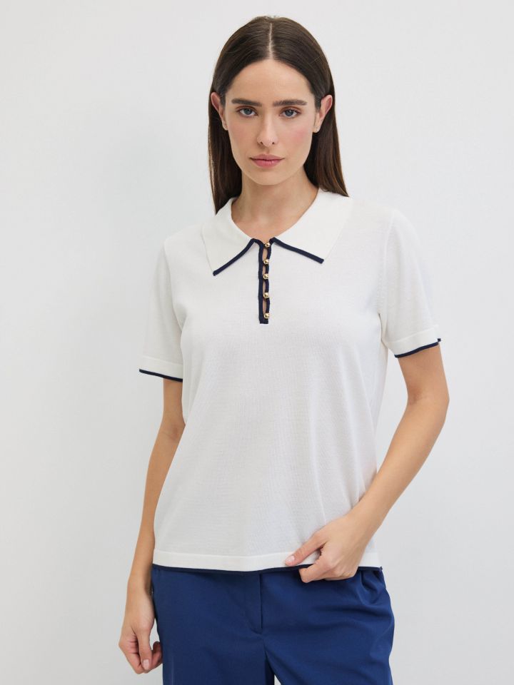 סריג צוארון כפתורים בצבע אופוויט