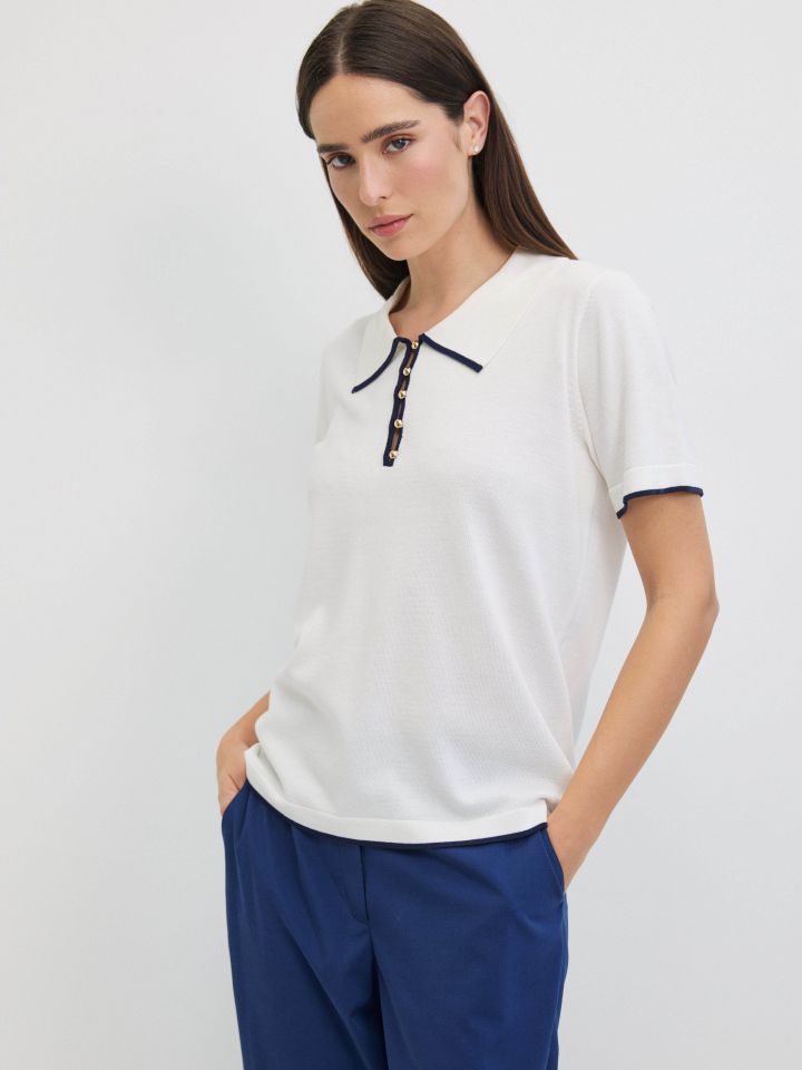 סריג צוארון כפתורים בצבע אופוויט