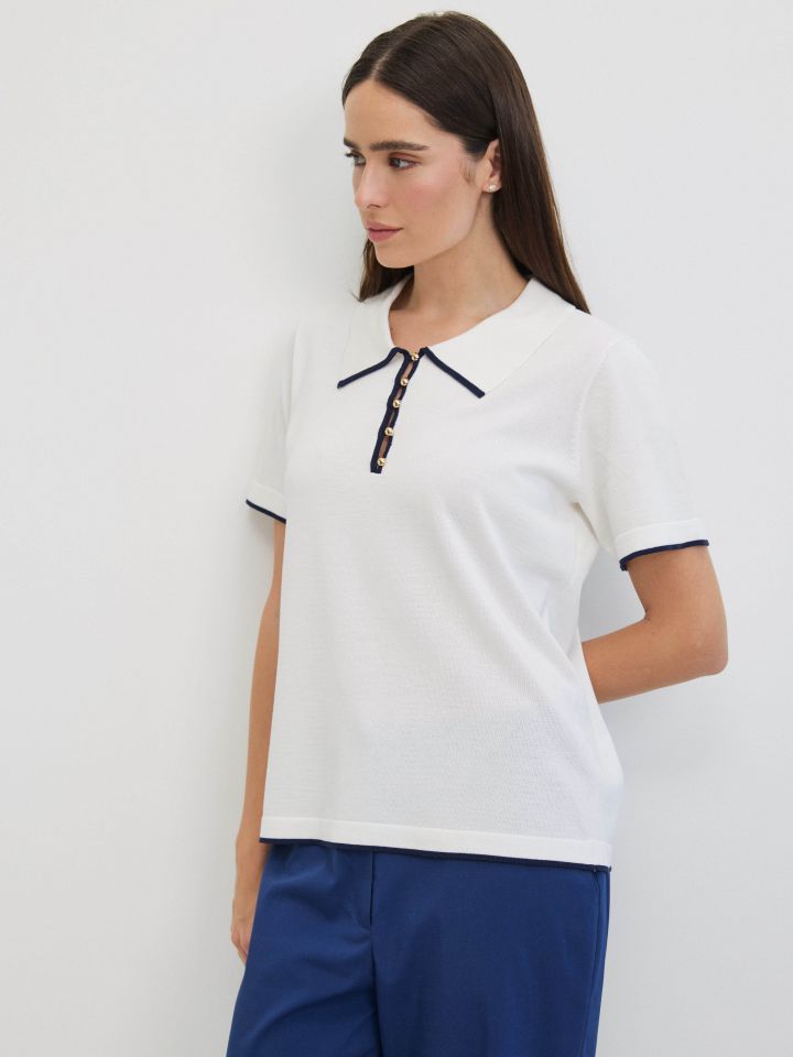 סריג צוארון כפתורים בצבע אופוויט