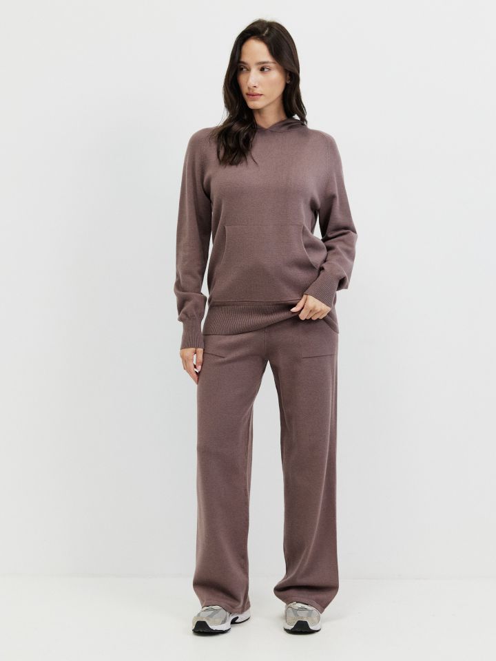 חליפת סריג קפוצ’ון בצבע מוקה