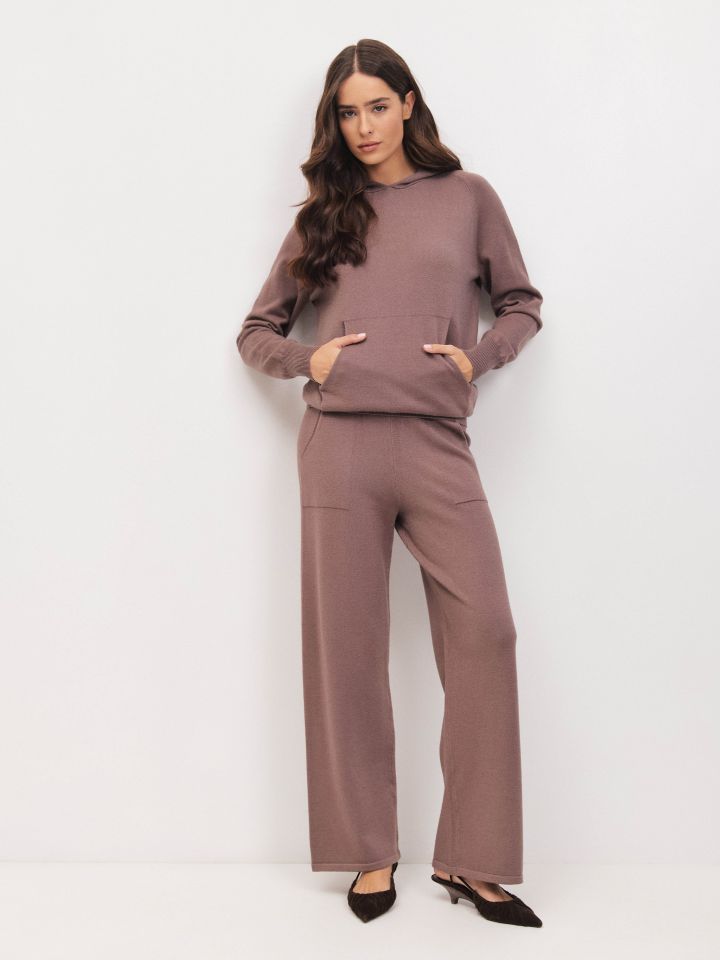 חליפת סריג קפוצ’ון בצבע מוקה