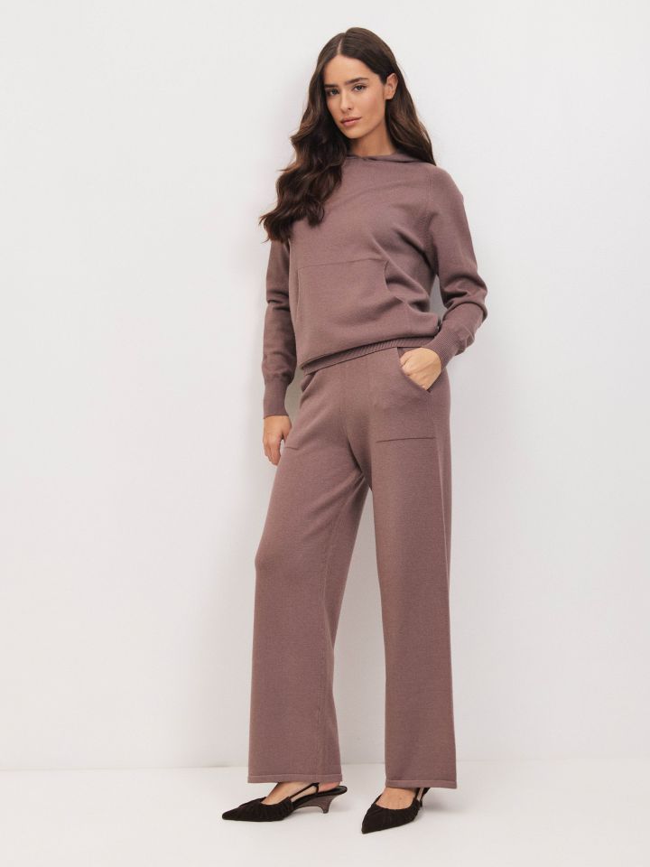 חליפת סריג קפוצ’ון בצבע מוקה