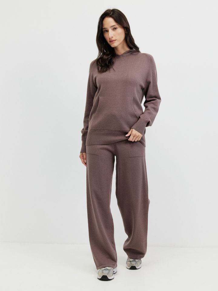 חליפת סריג קפוצ’ון בצבע מוקה