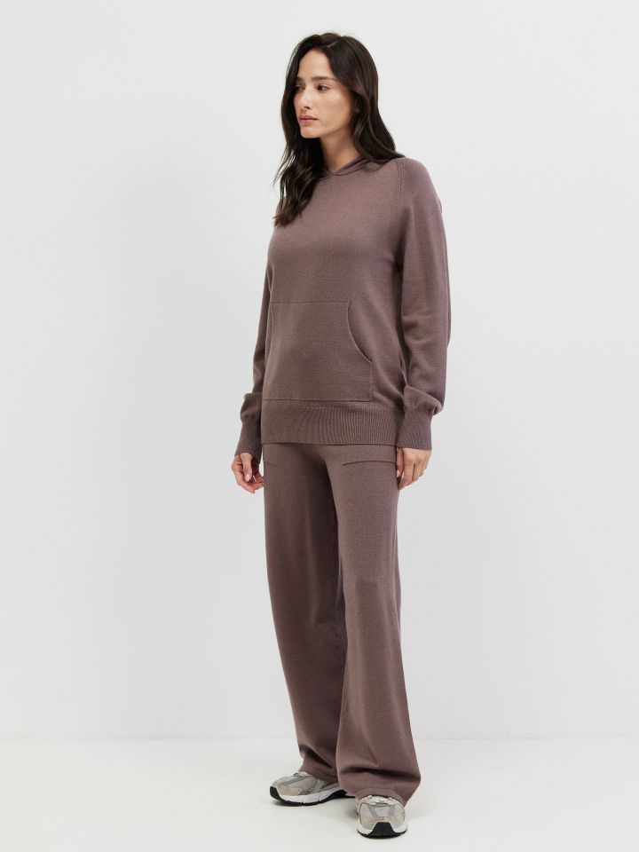 חליפת סריג קפוצ’ון בצבע מוקה