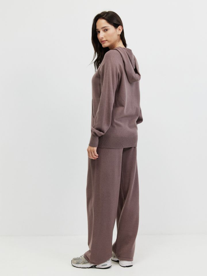 חליפת סריג קפוצ’ון בצבע מוקה