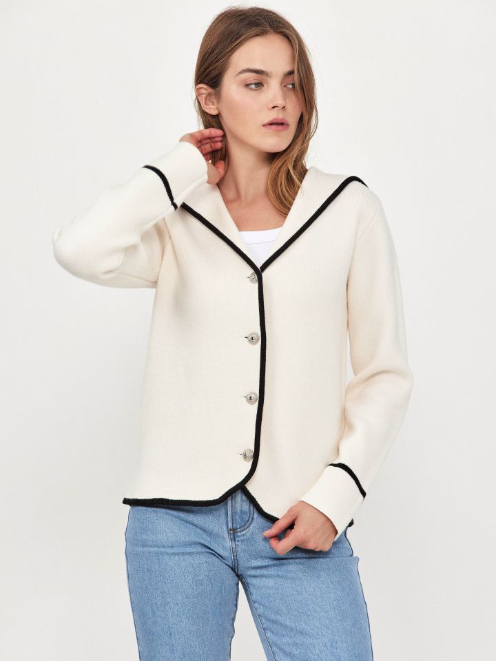 קפוצ’ון סריג שילובים בצבע אופוויט