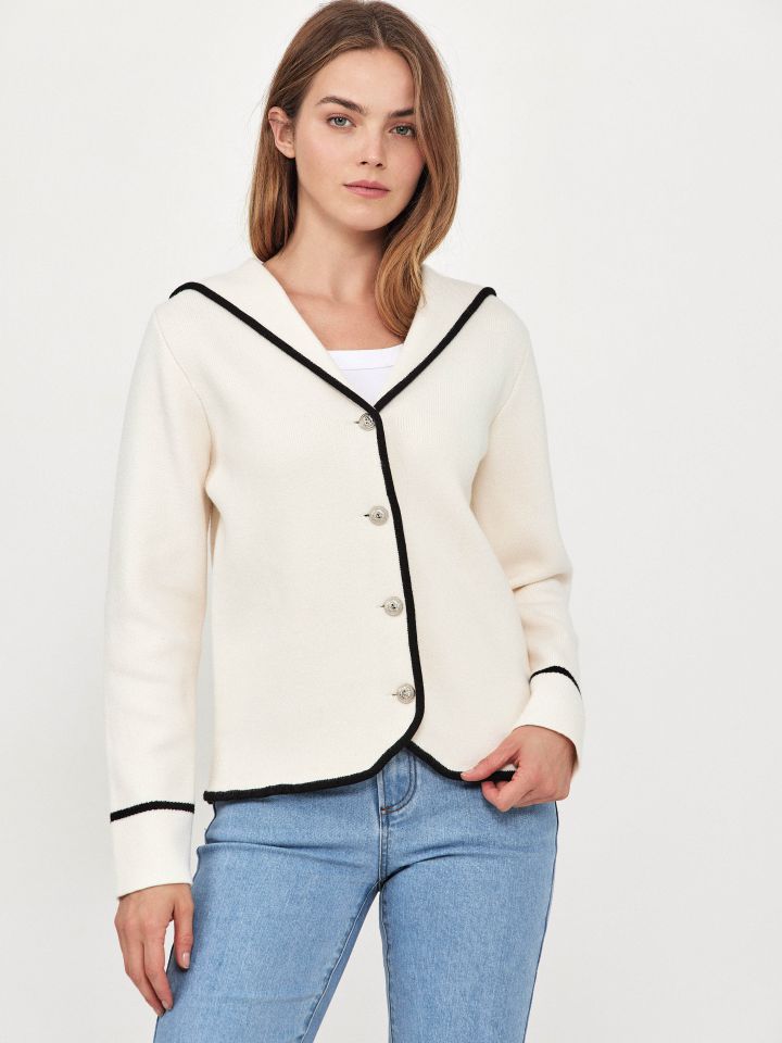 קפוצ’ון סריג שילובים בצבע אופוויט