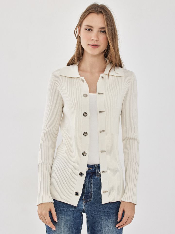 עליונית סריג אבזמים בצבע אופוויט