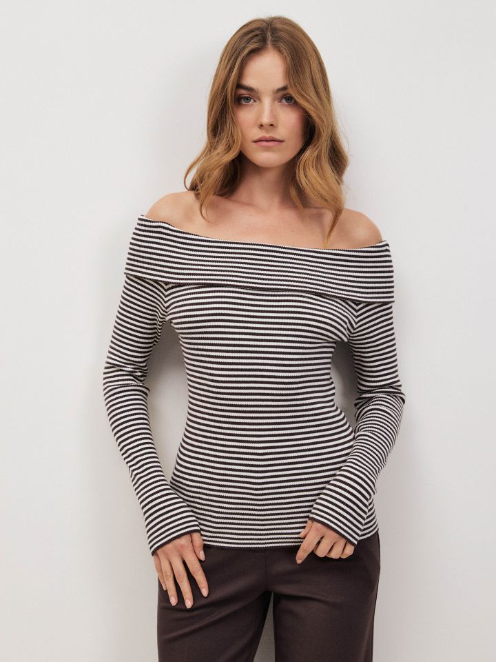 סריג כתפיים חשופות PROMO בצבע קאמל