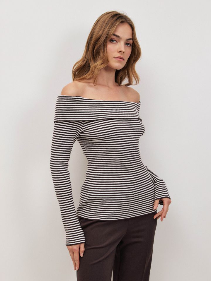 סריג כתפיים חשופות PROMO בצבע קאמל