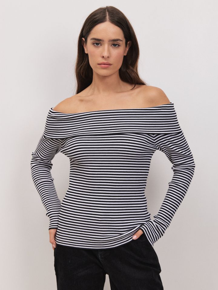 סריג כתפיים חשופות PROMO בצבע שחור