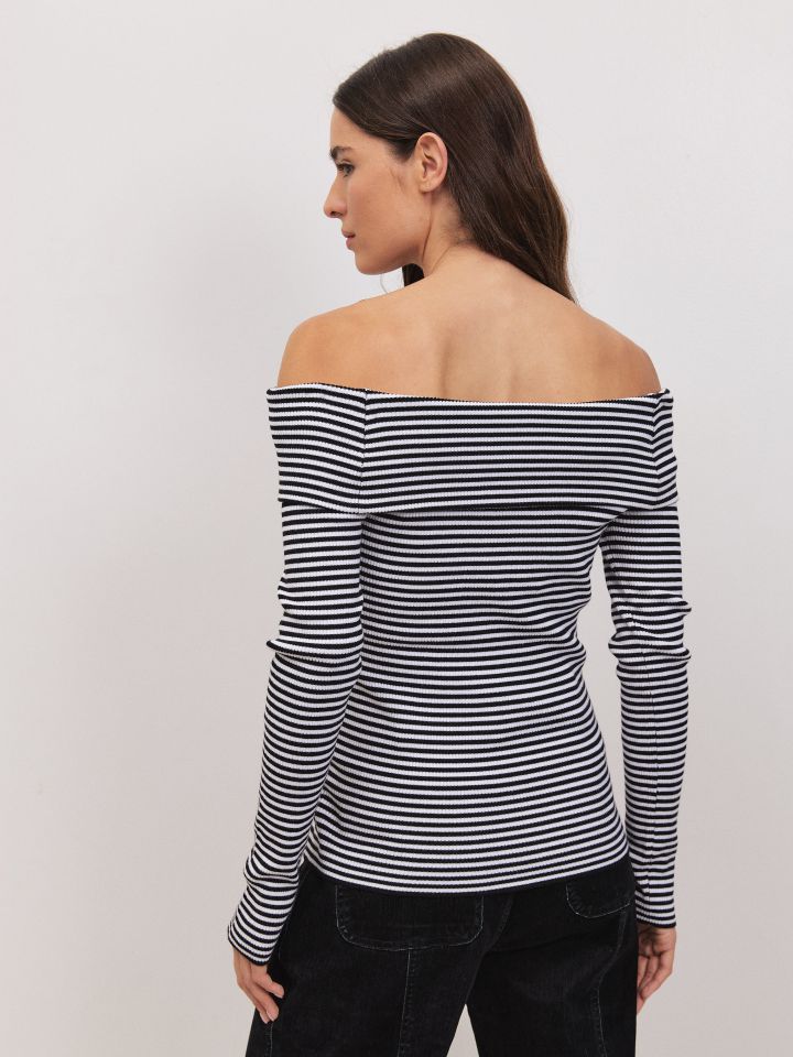 סריג כתפיים חשופות PROMO בצבע שחור