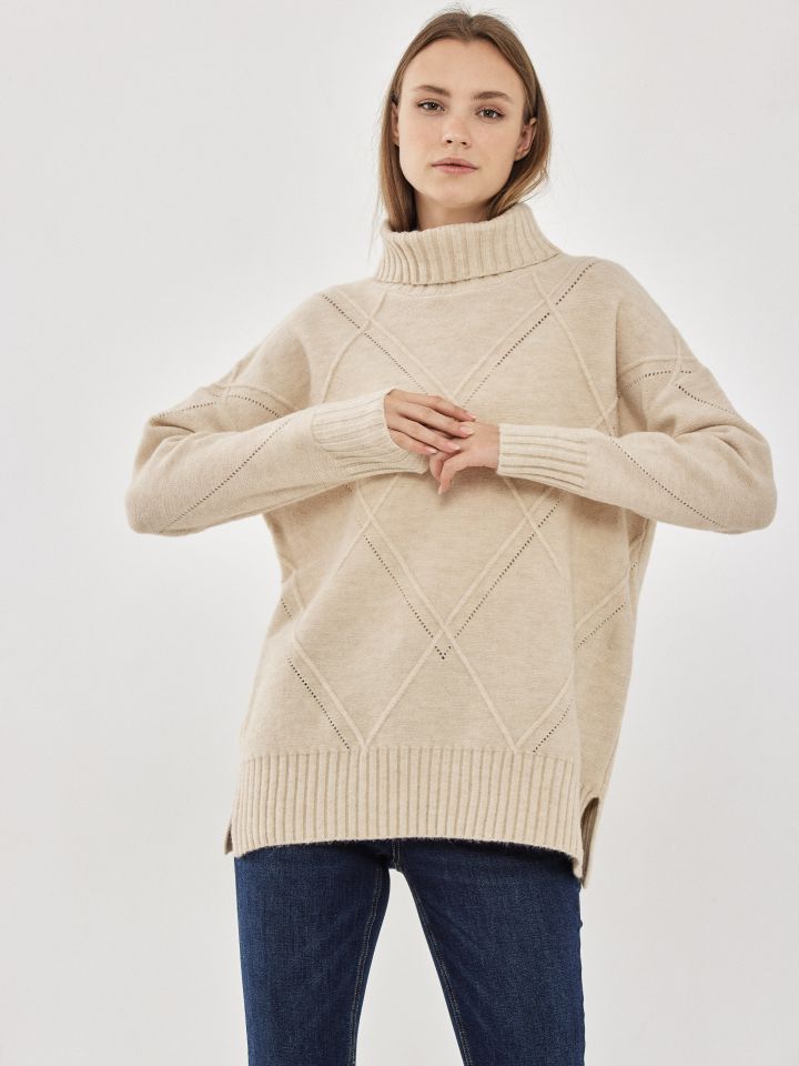 סריג גולף מעוינים בצבע בז’ בהיר