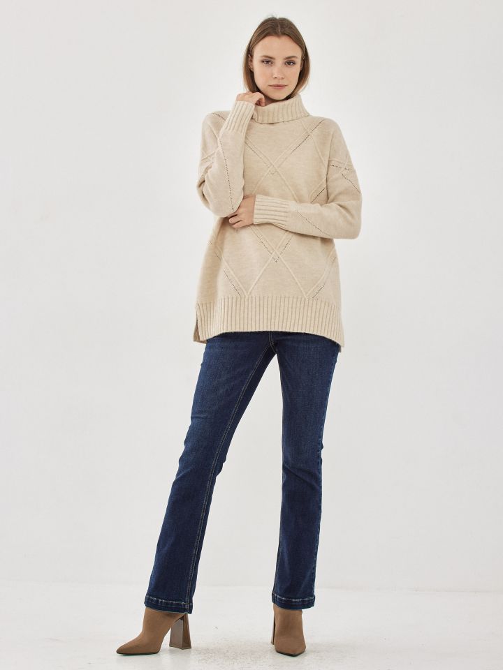 סריג גולף מעוינים בצבע בז’ בהיר