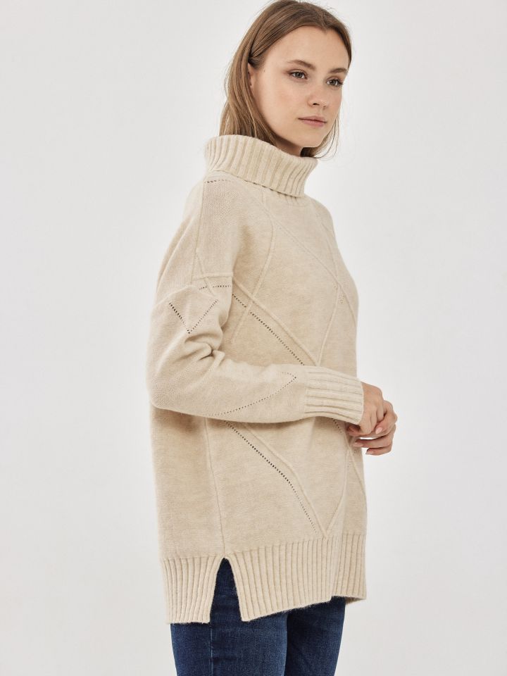 סריג גולף מעוינים בצבע בז’ בהיר