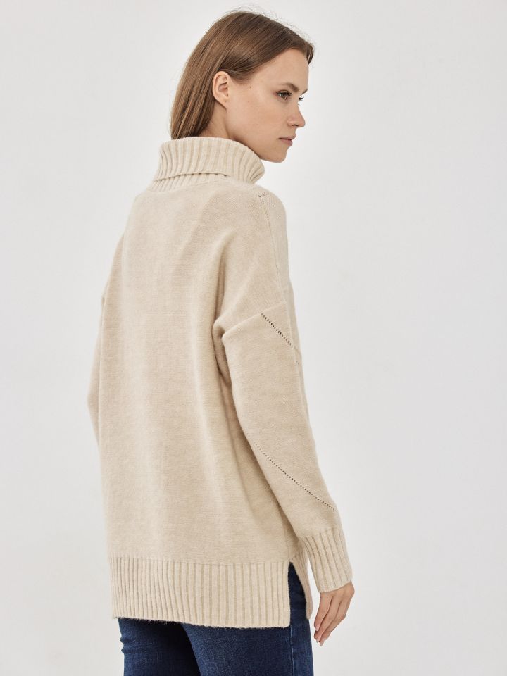 סריג גולף מעוינים בצבע בז’ בהיר