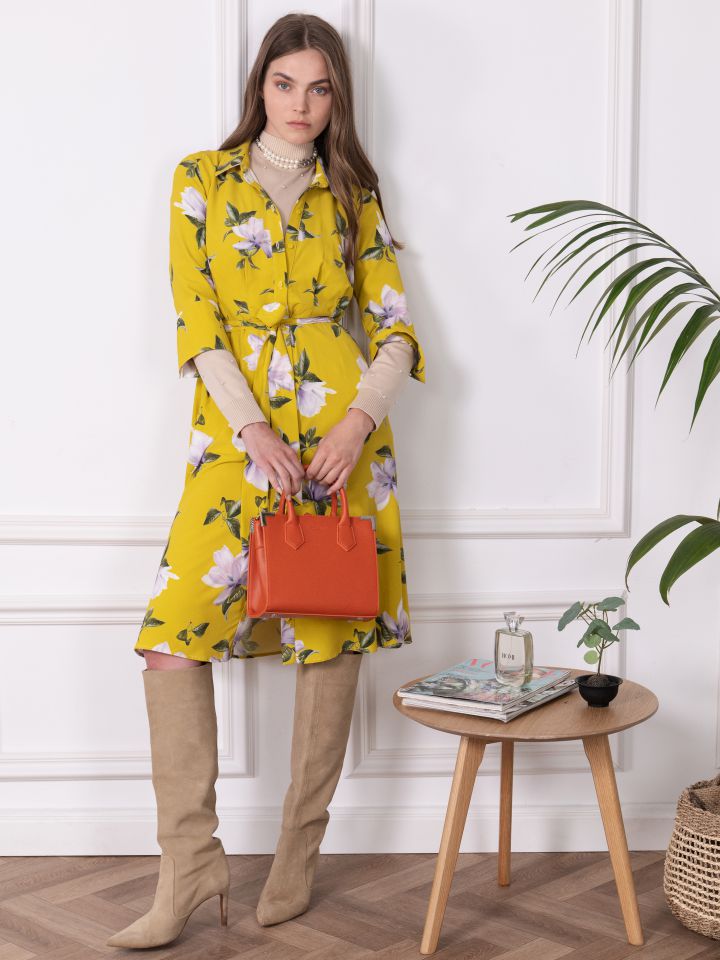 שמלה דפוס קלוש + חגורה קשירה LAILA בצבע פרחוני