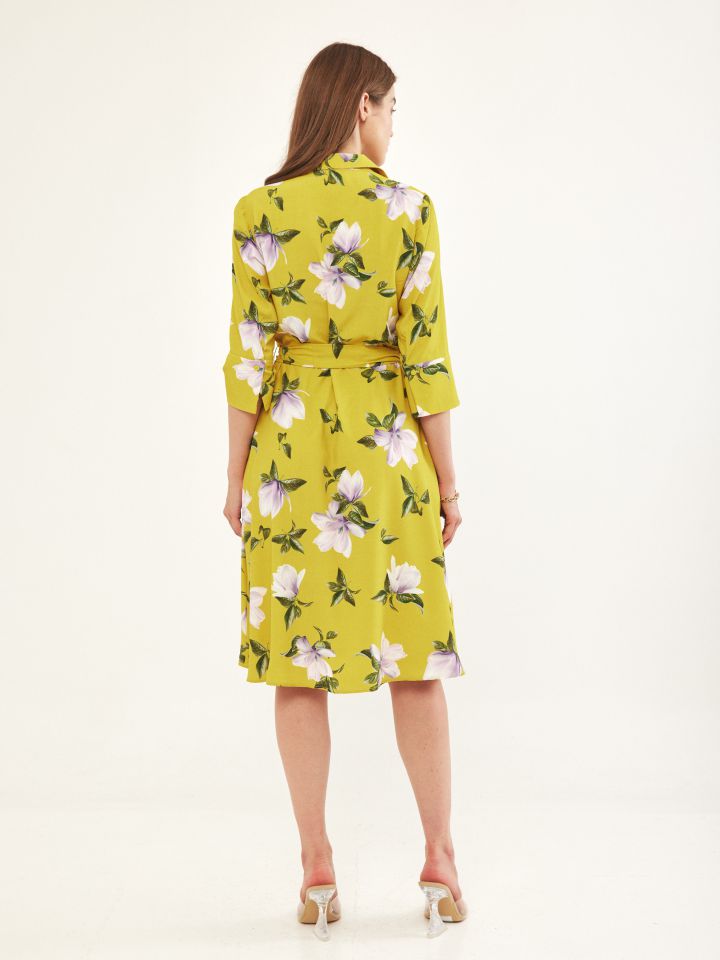 שמלה דפוס קלוש + חגורה קשירה LAILA בצבע פרחוני