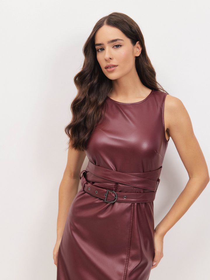 שמלה דמוי עור חגורה PARIS בצבע בורדו